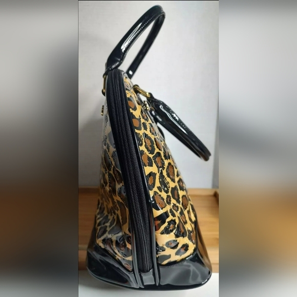 Hello Kitty Loungefly Patent Leather Handbag - Picture 6 of 10